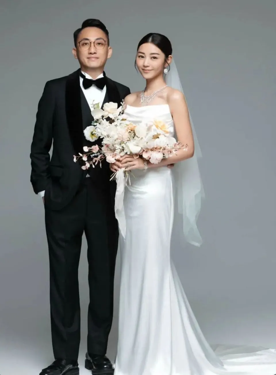 香港知名女演员举行婚礼，英皇杨受成、霍汶希等人到场祝贺