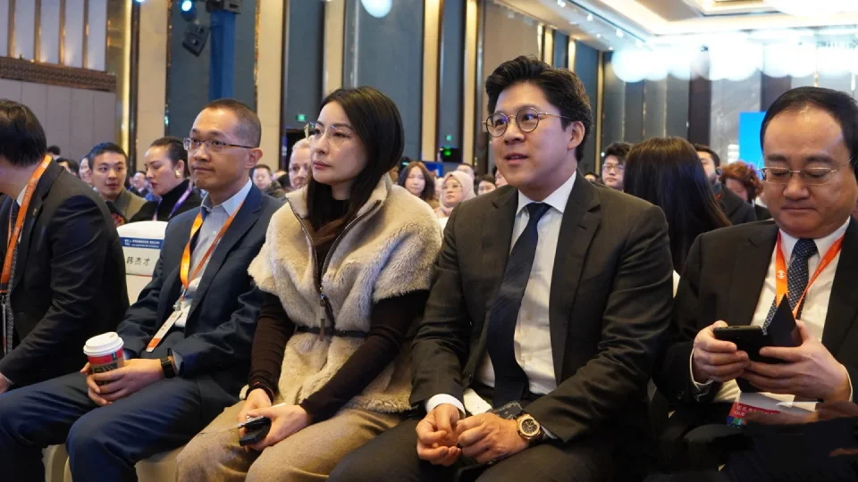 大咖云集哈尔滨何超琼、霍启刚、郭晶晶、董明珠、谢霆锋齐聚世界旅游经济论坛