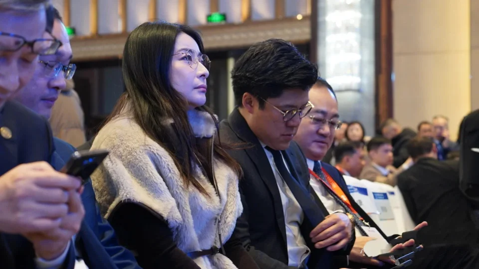 大咖云集哈尔滨何超琼、霍启刚、郭晶晶、董明珠、谢霆锋齐聚世界旅游经济论坛