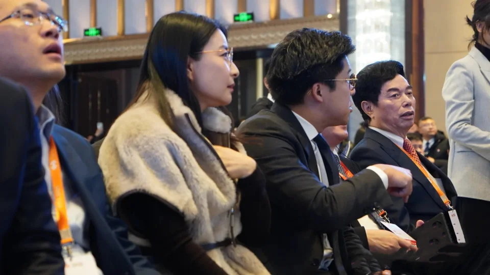 大咖云集哈尔滨何超琼、霍启刚、郭晶晶、董明珠、谢霆锋齐聚世界旅游经济论坛