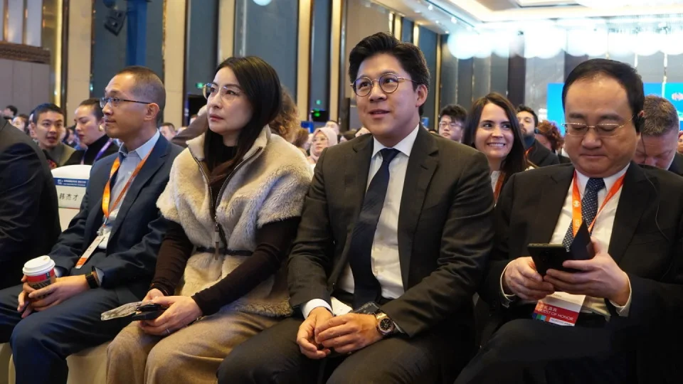 大咖云集哈尔滨何超琼、霍启刚、郭晶晶、董明珠、谢霆锋齐聚世界旅游经济论坛