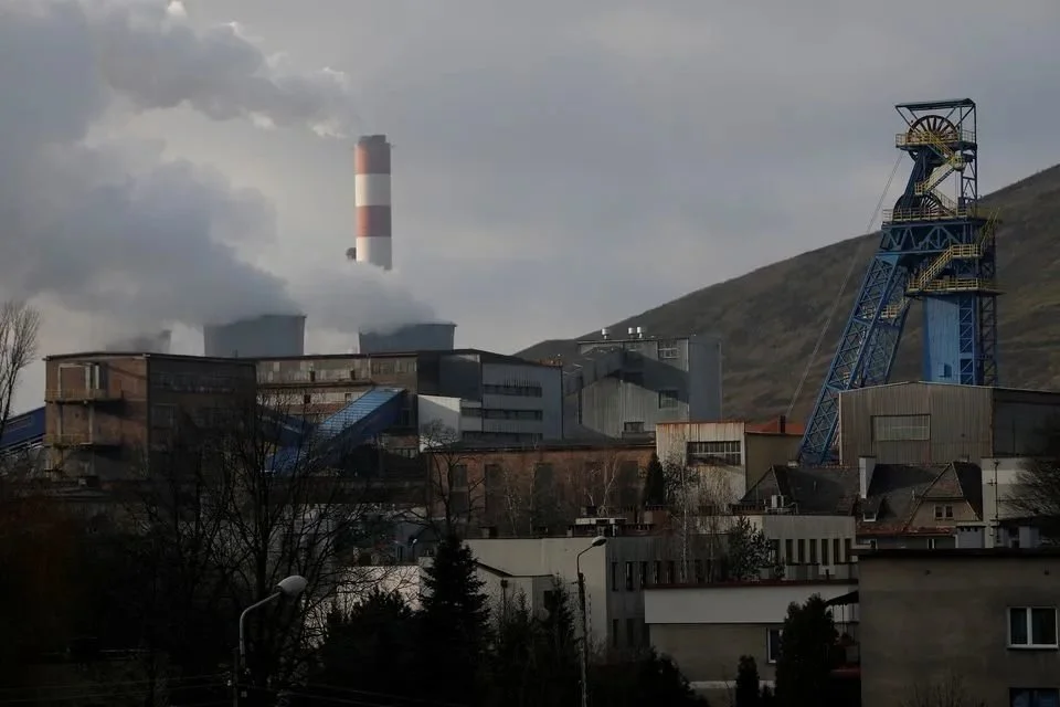 ● 波兰煤电厂，作为欧洲第一煤炭大国，之所以买不上煤，是因为想趁着电价狂涨卖给外国赚钱