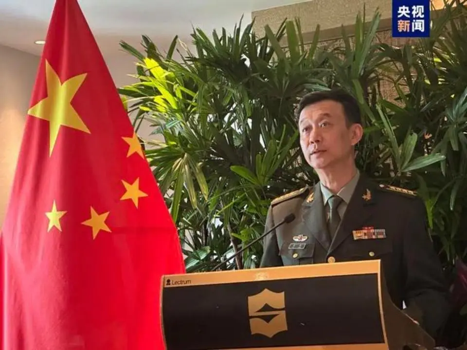 吴谦介绍中美两国防长会晤情况 图：央视新闻