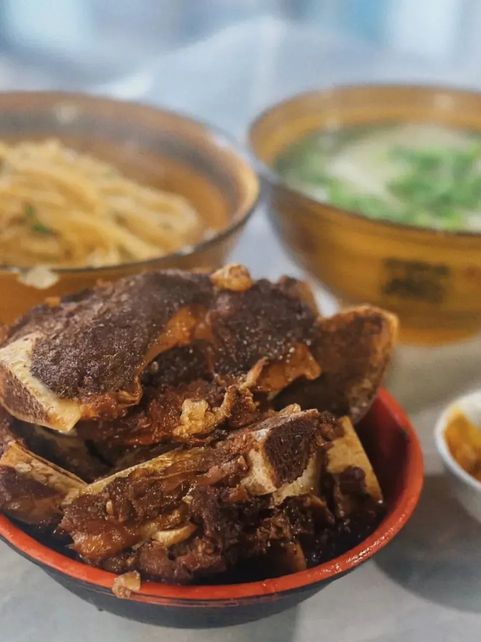 避暑+嗦粉，这座最被低估的四线小城，来了就不想走