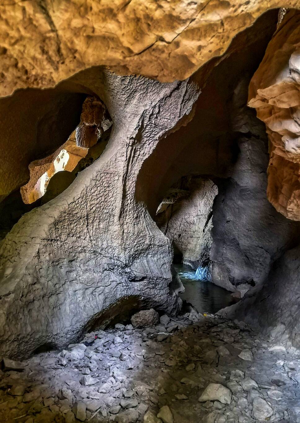 喀斯特地貌的溶岩洞