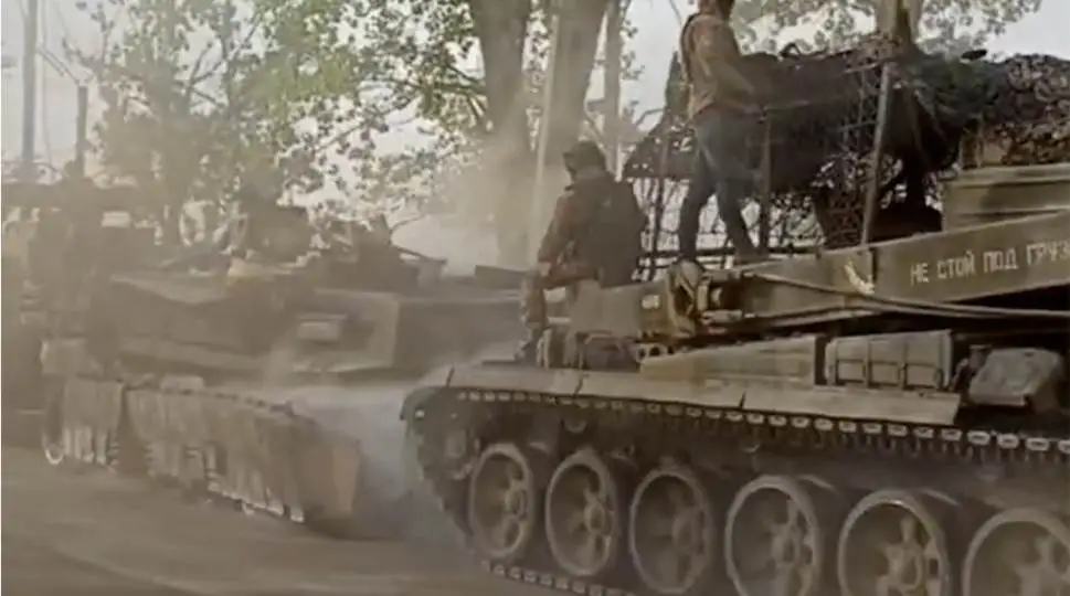 将在莫斯科展出？俄军从前线拖走报废美制M1坦克