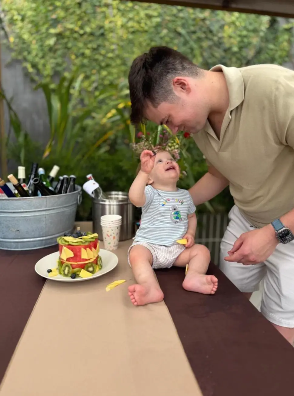 奥特曼发布家人照片劝阻袭击
