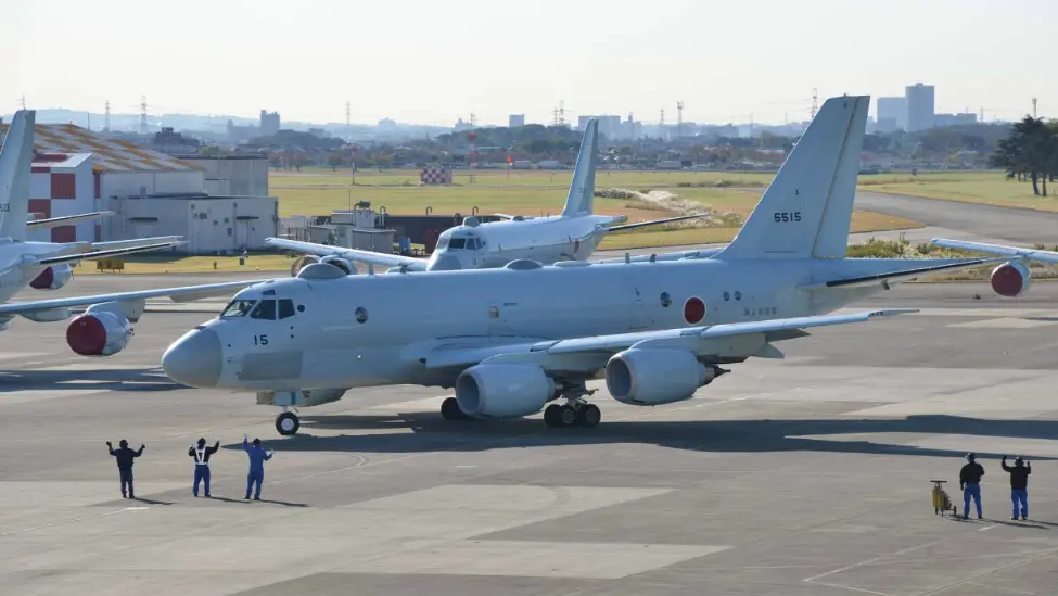 川崎重工在新加坡航展现场展示了日本自卫队使用的P-1型海上巡逻机