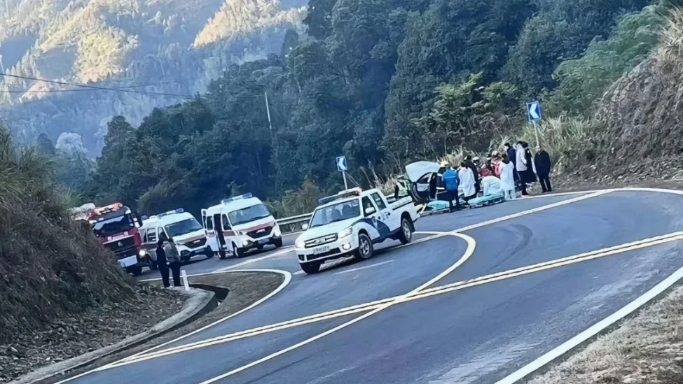 江西赣州发生交通事故，知情人士：驾车人系未成年人 车辆从租车行租赁