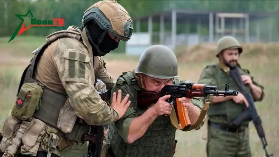 ▲瓦格纳士兵在奥西波维希附近训练白俄罗斯军队