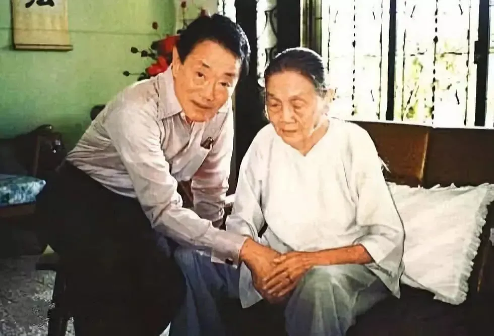 郭鹤年与母亲