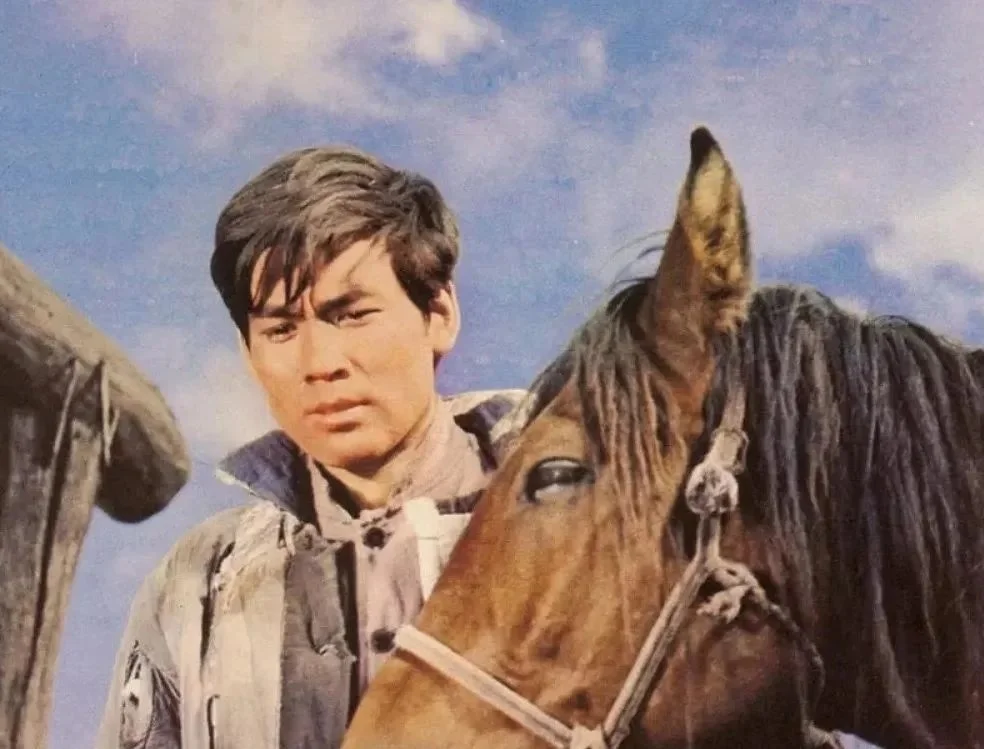 1984年，朱時茂與陳佩斯首度合作登上春晚，表演小品《吃面條》，兩人因此成為春晚上的常客。
