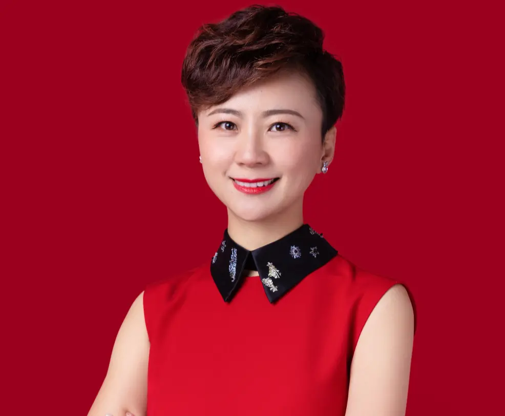 广州市妇联兼职副主席，广东广播电视台监制、主持人，母乳爱公益服务中心理事长徐靓