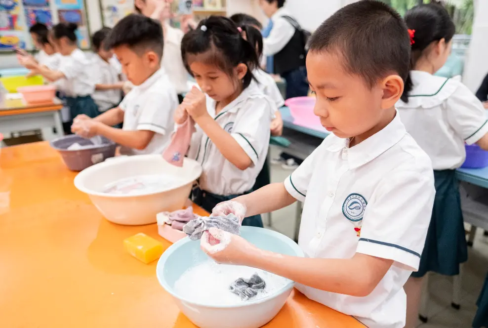 广州小学生课堂劳动实践