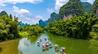 广西阳朔暑期旅游热 山水泛舟游人织