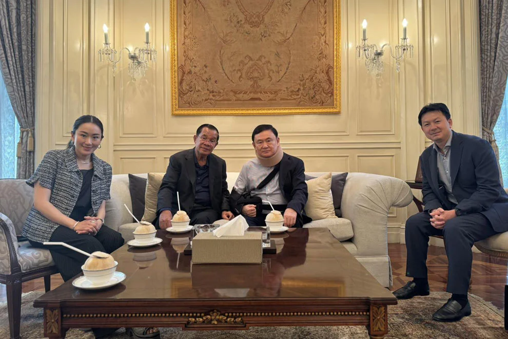 2024年3月，洪森（左二）赴泰国探望刚获假释的他信（左三），佩通坦（左一）也在场 洪森Facebook账号
