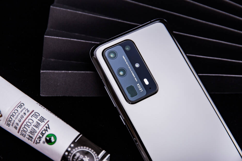 华为p40pro陶瓷黑图赏四曲满溢屏饱满兼具张力